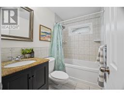 7 Macpherson Avenue thumbnail 20
