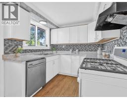 Kitchen - 9832 Lynngrove Crescent, Windsor, ON N8R1B9 Photo 11