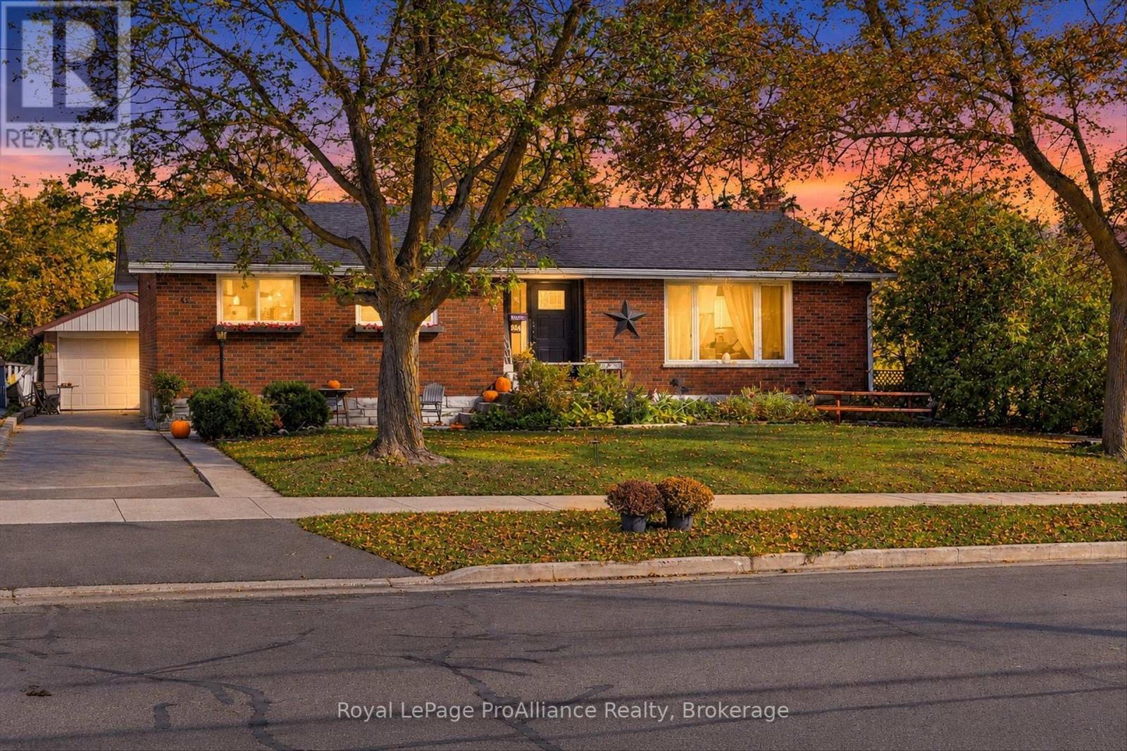 854 Barnardo Avenue, Peterborough, ON