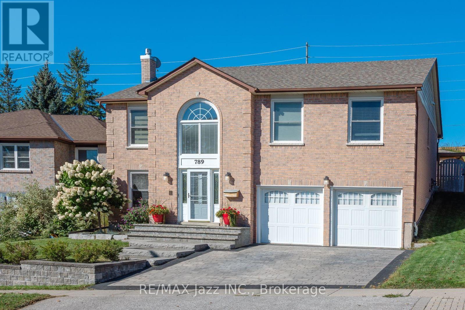 789 Lochness Crescent, Oshawa, ON