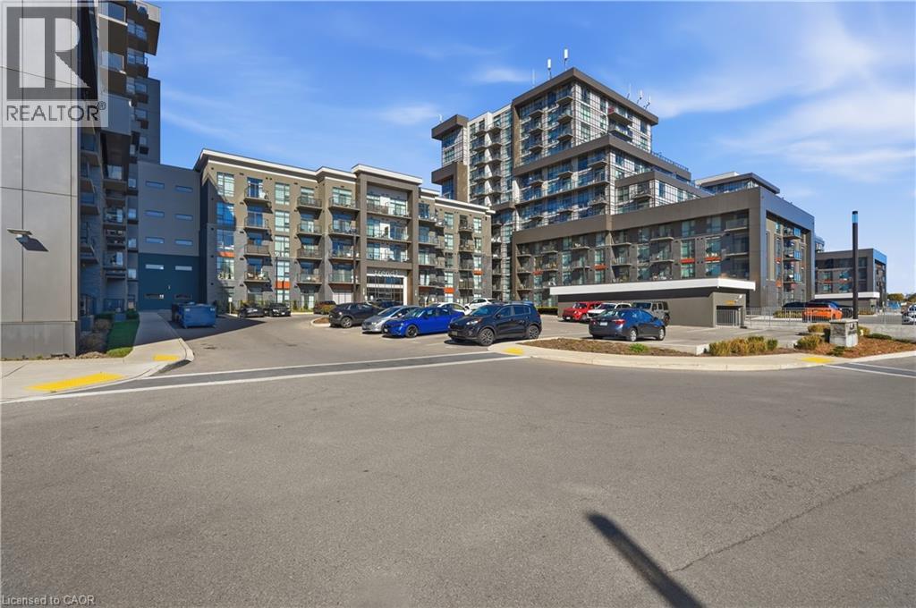 Photo of 450 DUNDAS Street