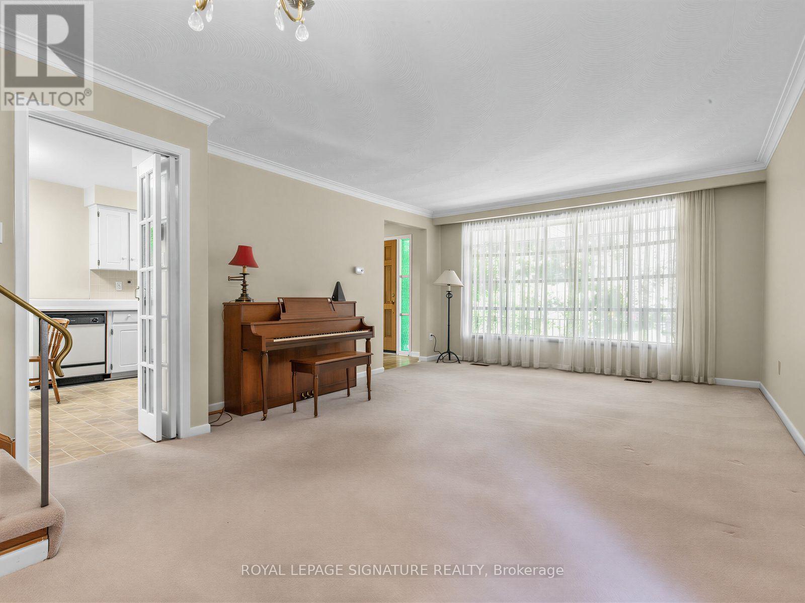 162 Bathgate Drive, Toronto, ON photo 5