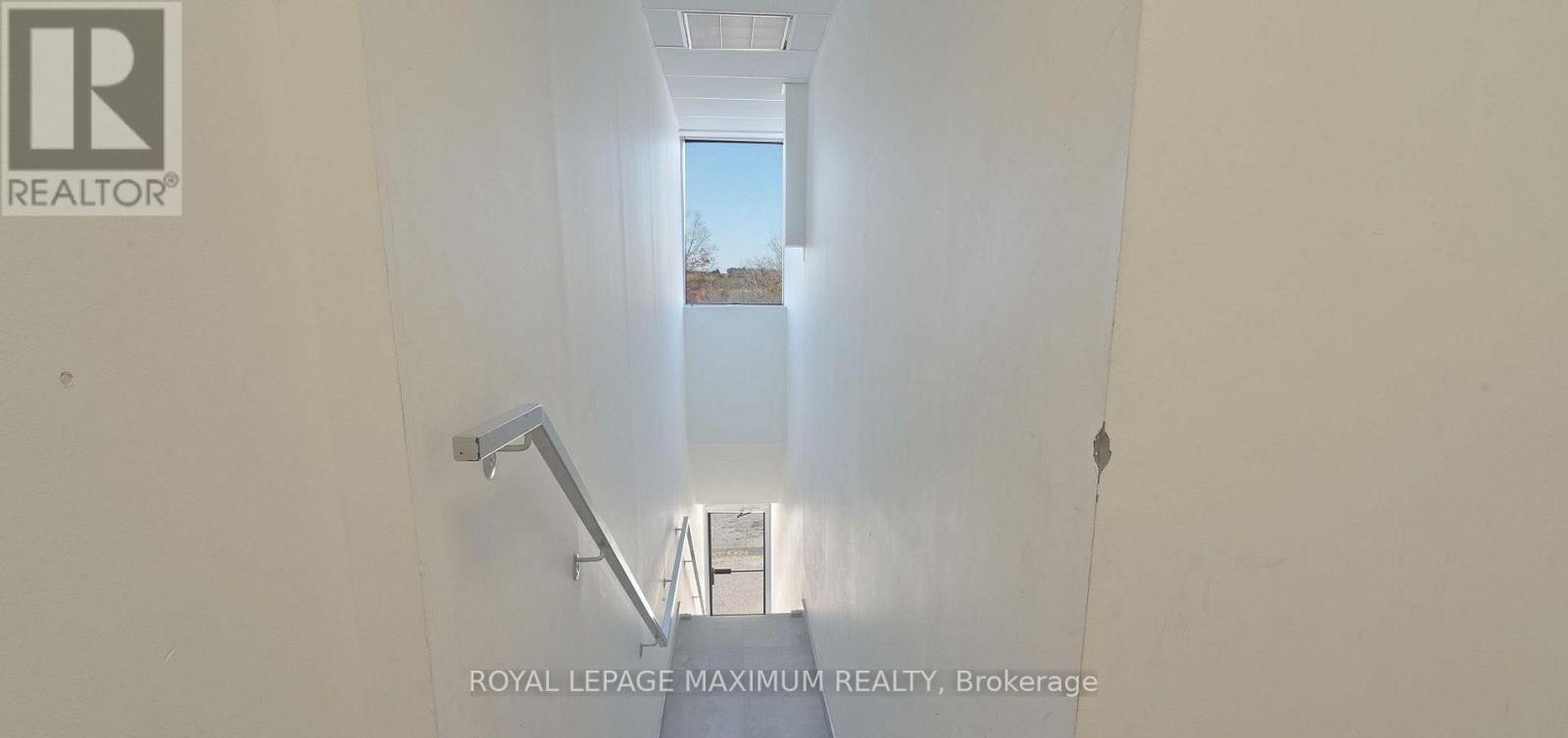 15260 Yonge Unit 201 photo 4