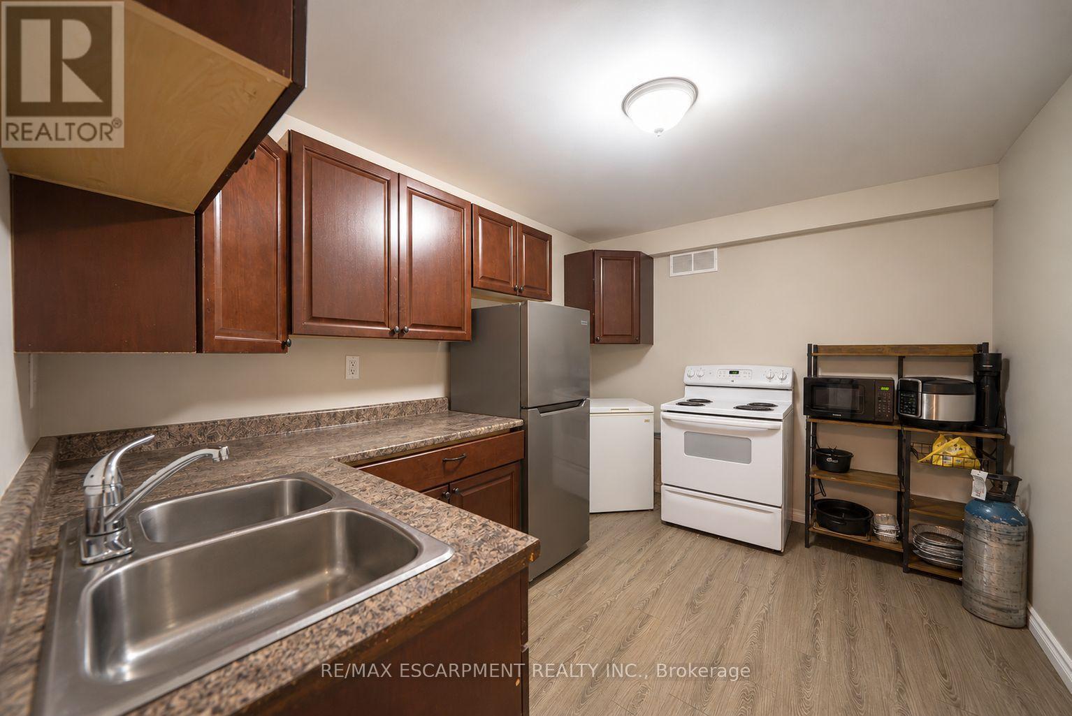 121 Ashgrove Avenue, Brantford, ON photo 20