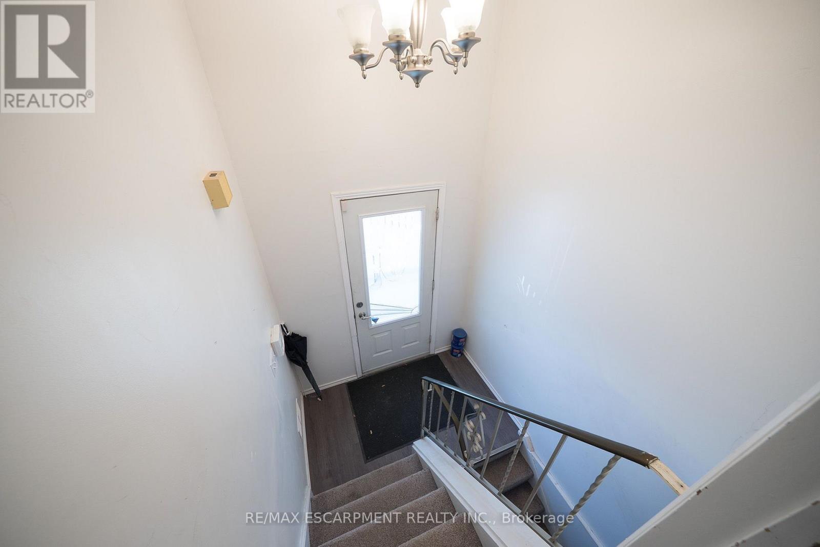 121 Ashgrove Avenue, Brantford, ON photo 4