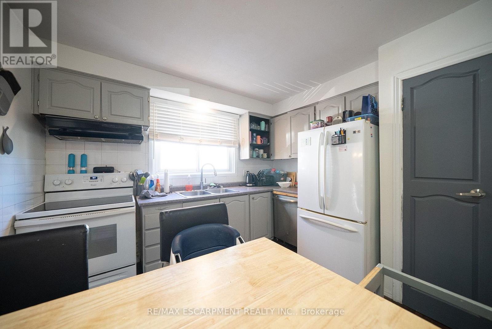 121 Ashgrove Avenue, Brantford, ON photo 9