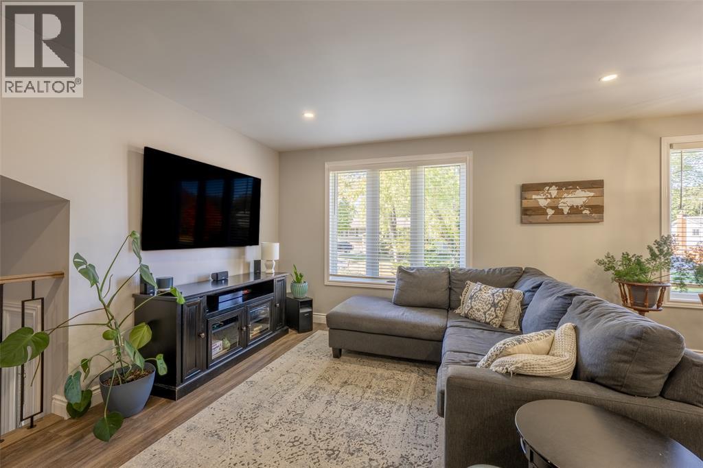 1592 COVENTRY COURT, Sarnia — photo 9