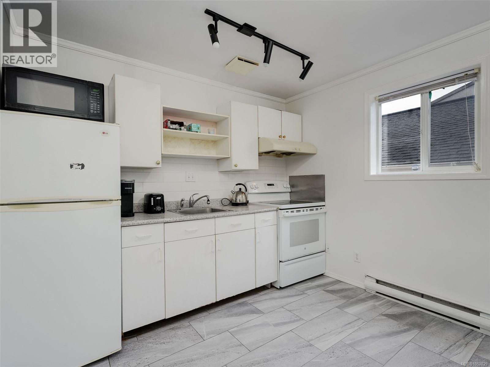  2727 Grosvenor Road, Victoria