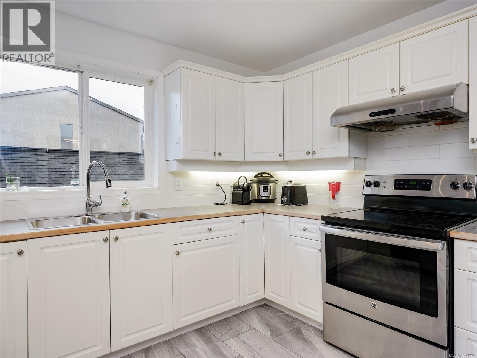2727 Grosvenor Rd - 9
