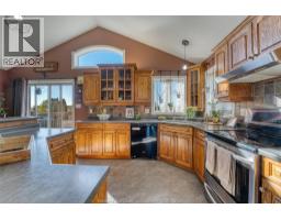Kitchen - 240 St Peter Street, Belle River, ON N0R1A0 Photo 10