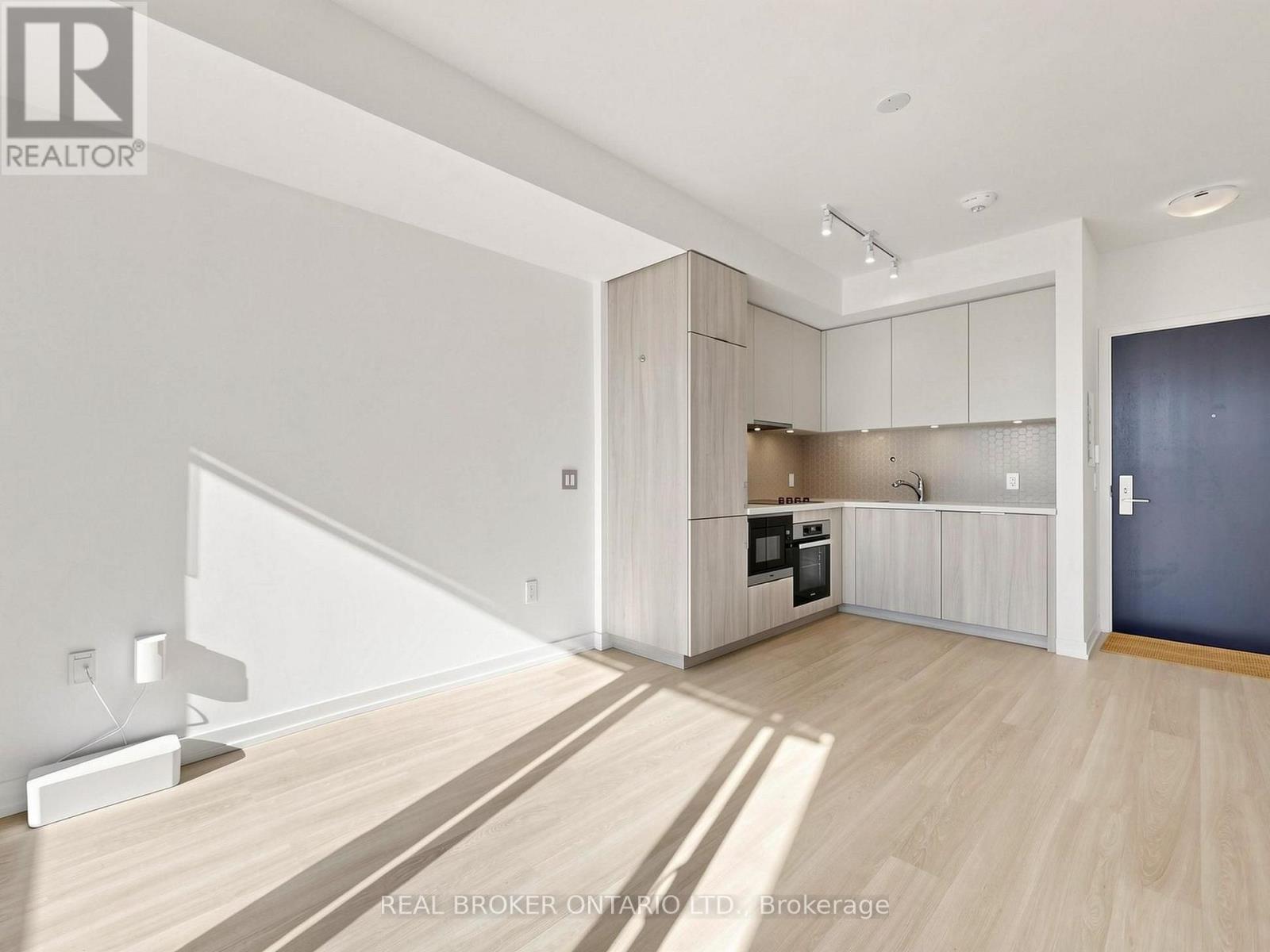 Photo of 816 - 158 FRONT STREET E