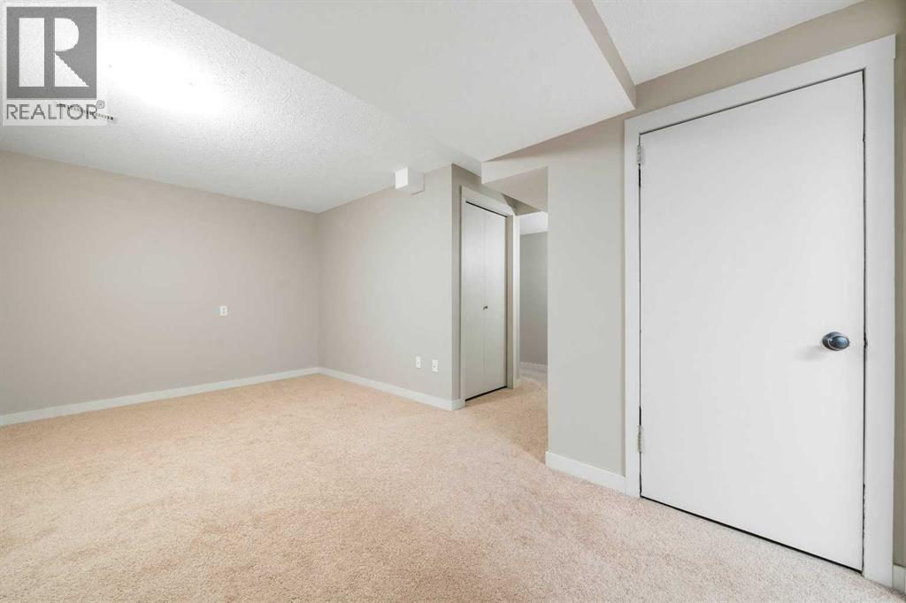 11 Taylor Crescent SE, photo 31 of 43