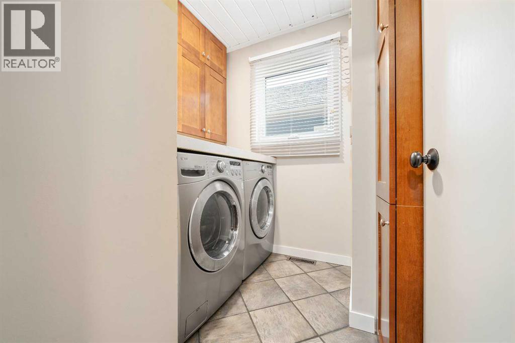 11 Taylor Crescent SE, photo 15 of 43