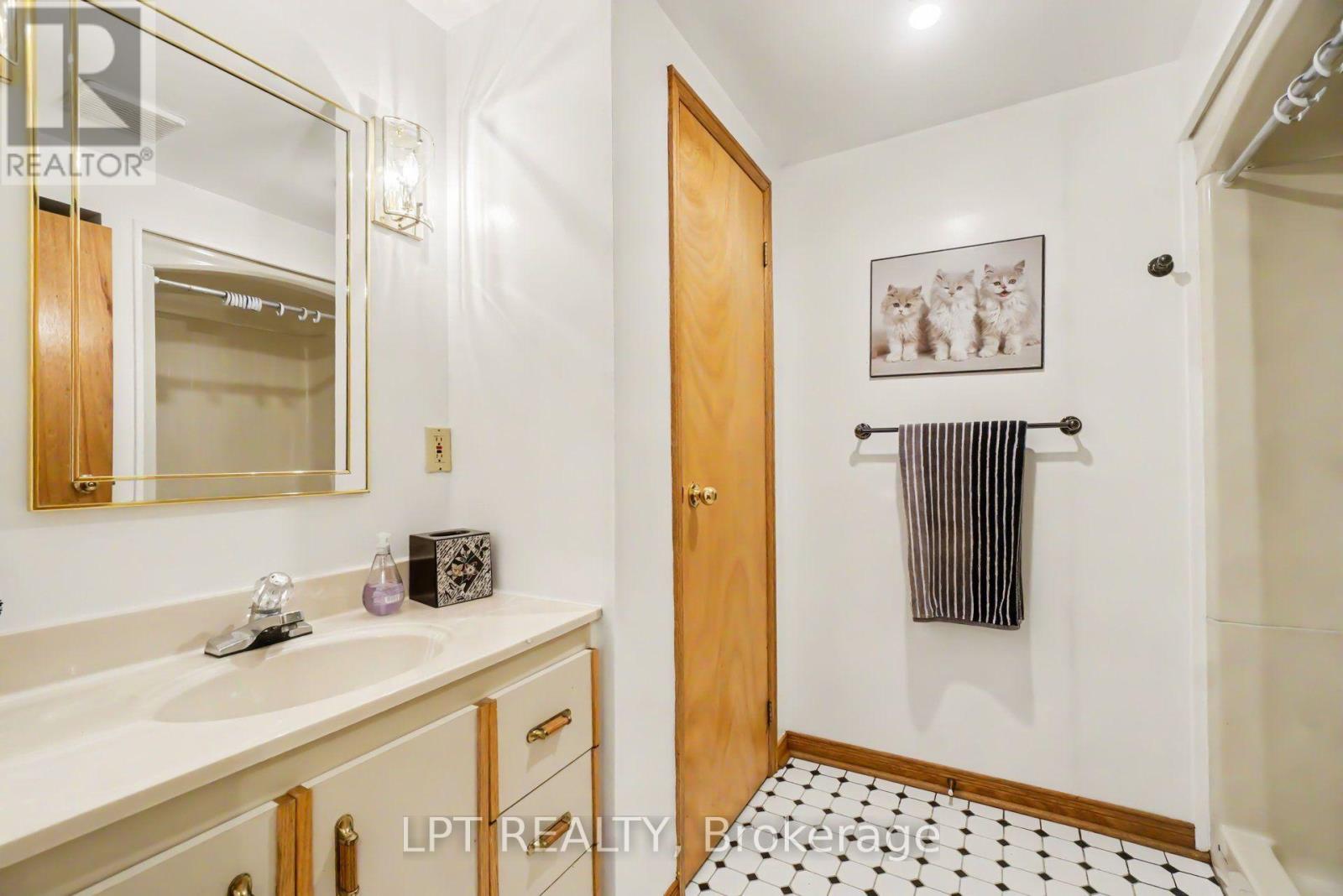 24 BELLEVIEW DRIVE - 32