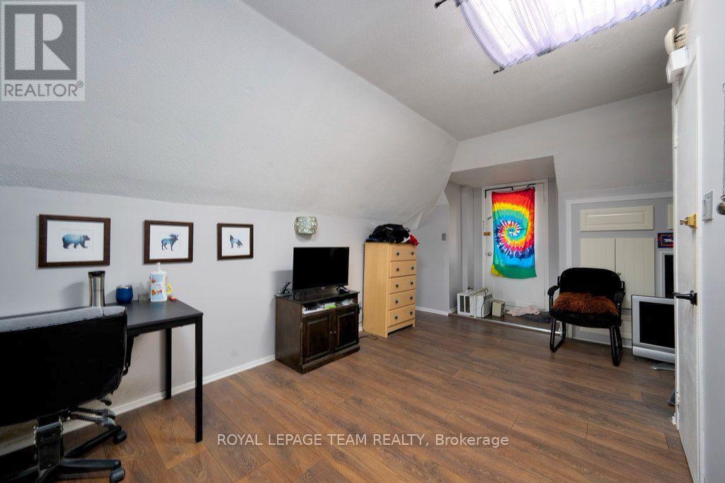 422 DONALD B MUNRO DRIVE - 20