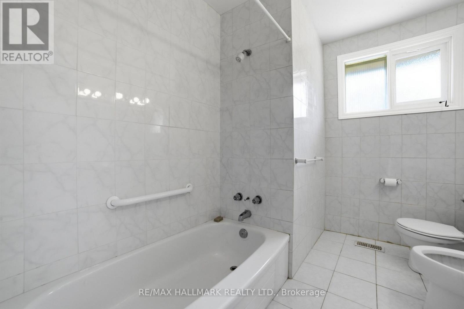 1392 Rebecca Street, Oakville, ON photo 15
