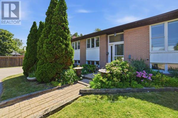 1392 Rebecca Street, Oakville, ON photo 4