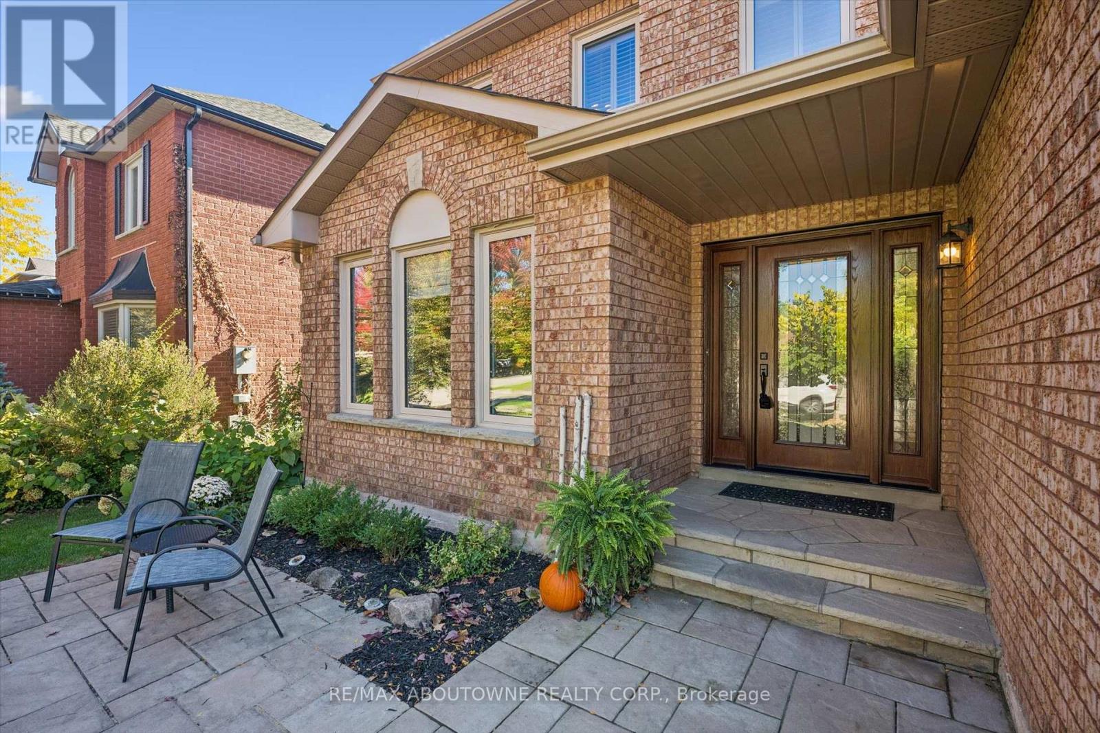 2086 Sprucedale Drive, Oakville, ON photo 2