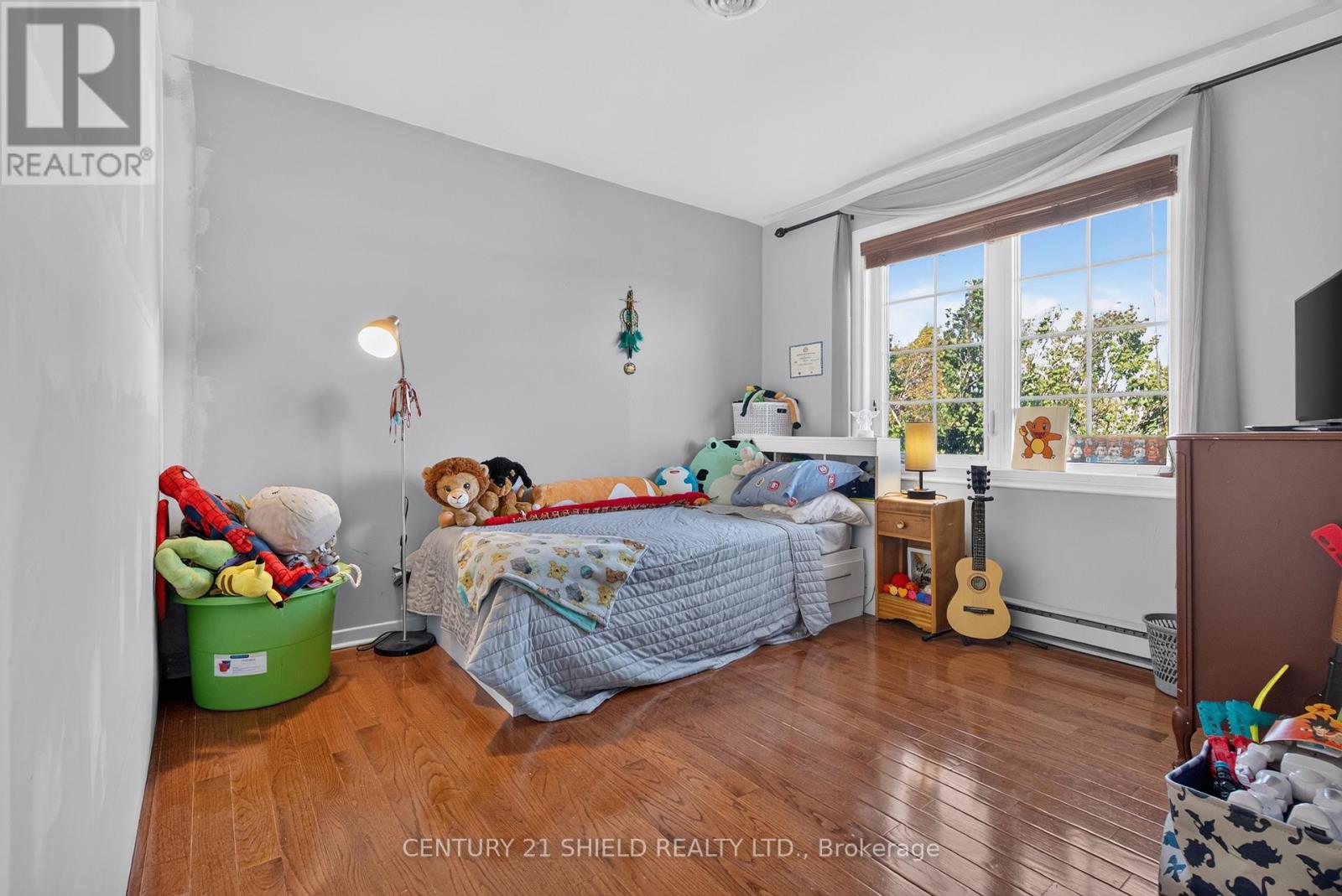 1319 AUBIN AVENUE - 33