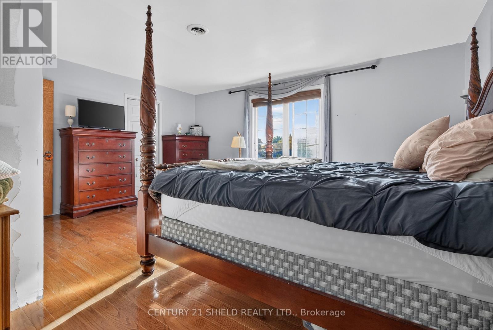 1319 AUBIN AVENUE - 37