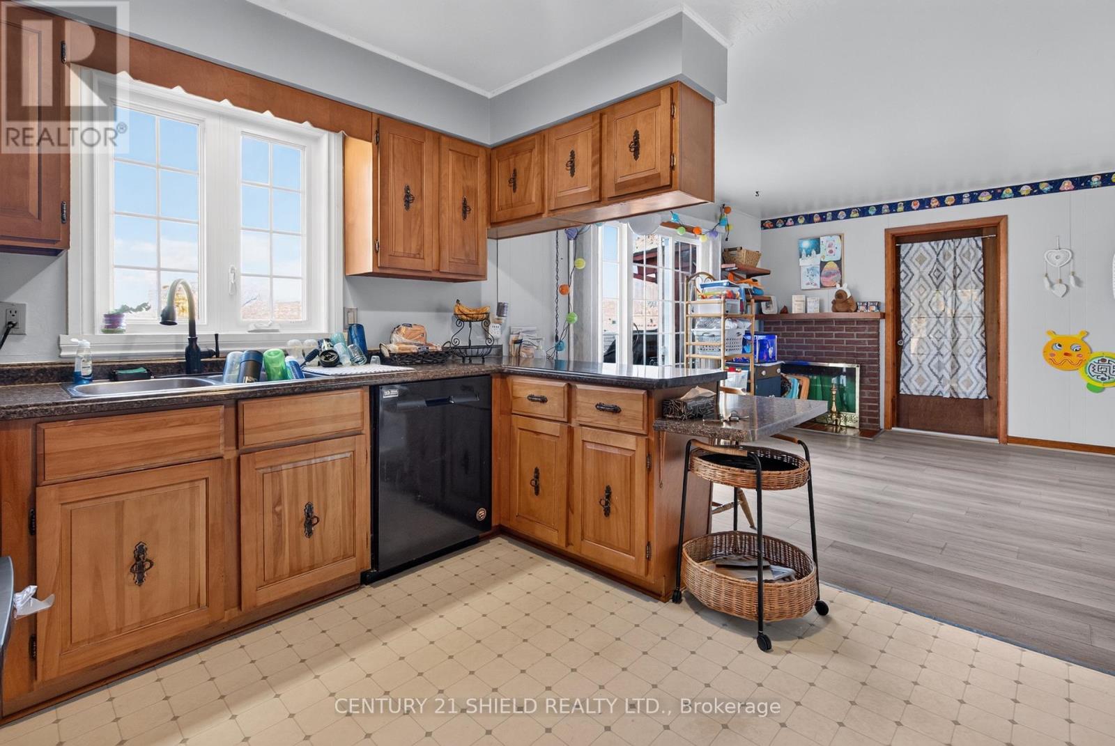 1319 AUBIN AVENUE - 8