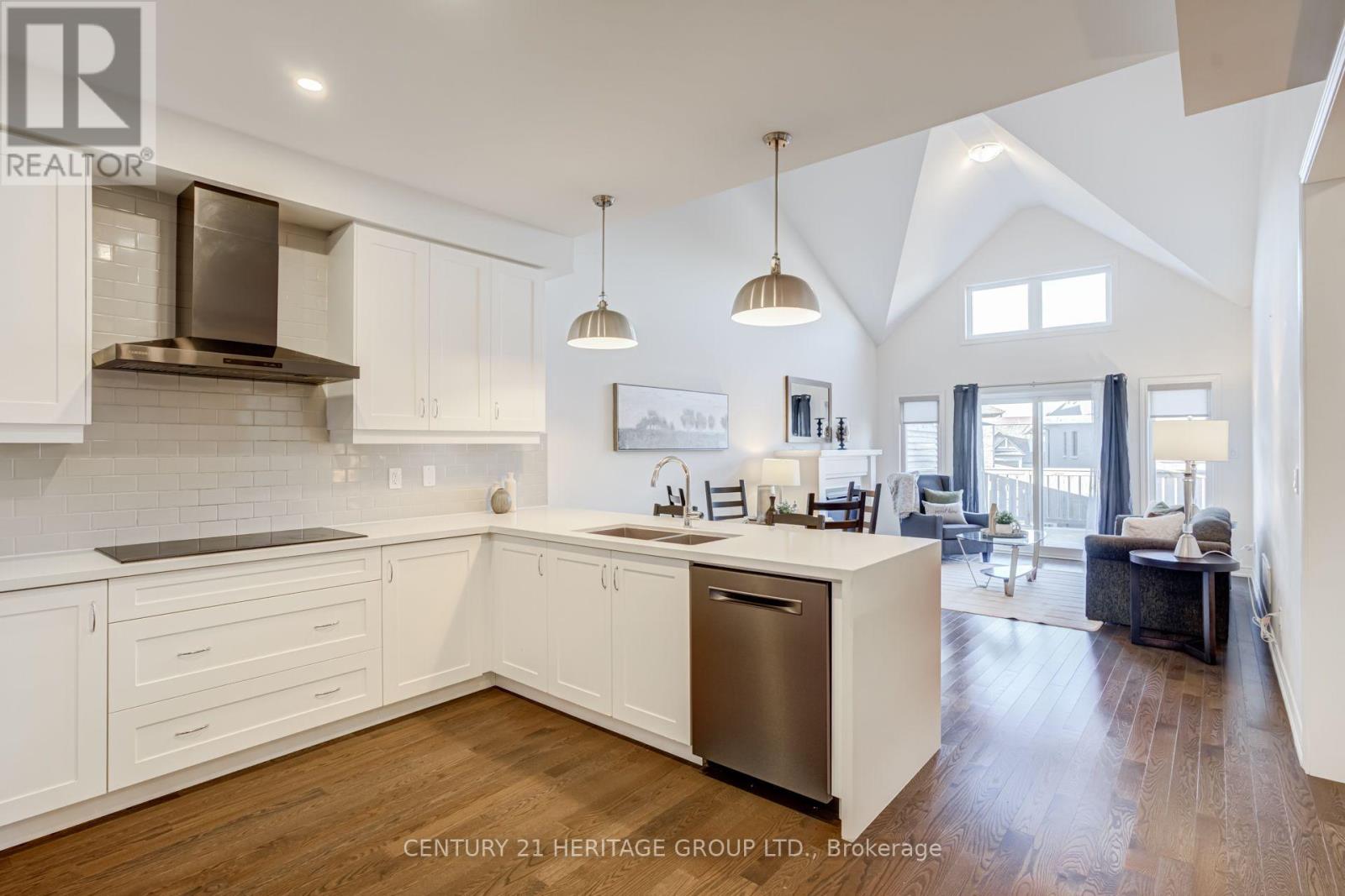 8 Pietrowski Drive, Georgina, ON photo 9