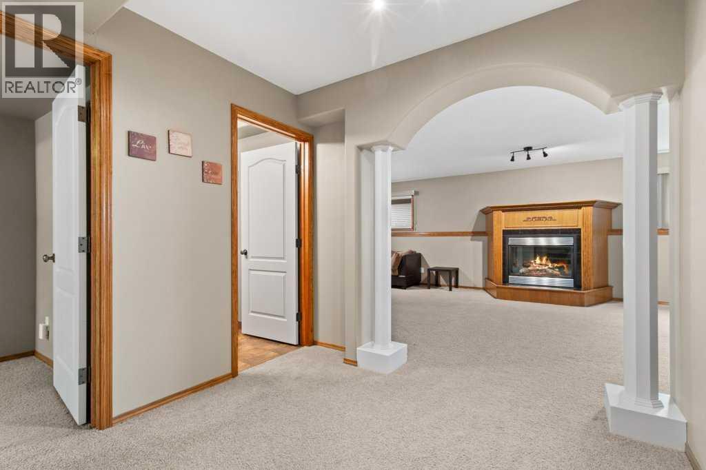 130 Oaklands Crescent, photo 18 of 35