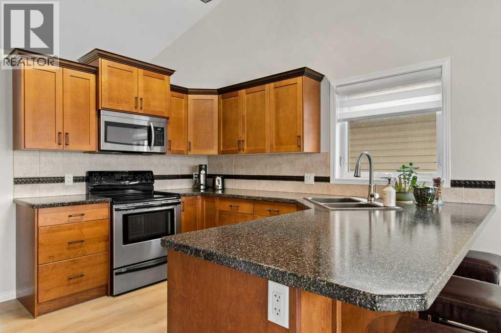 130 Oaklands Crescent, photo 8 of 35