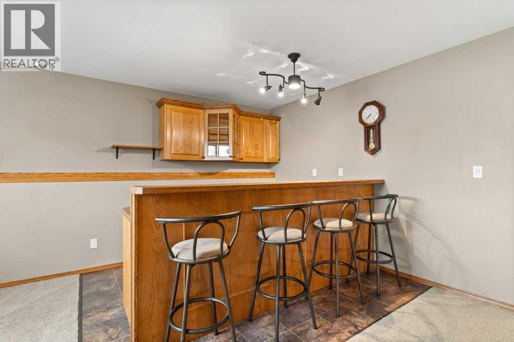 130 Oaklands Crescent, photo 20 of 35