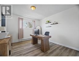 84 Canada Drive thumbnail 19