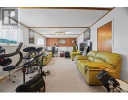 84 Canada Drive thumbnail 22