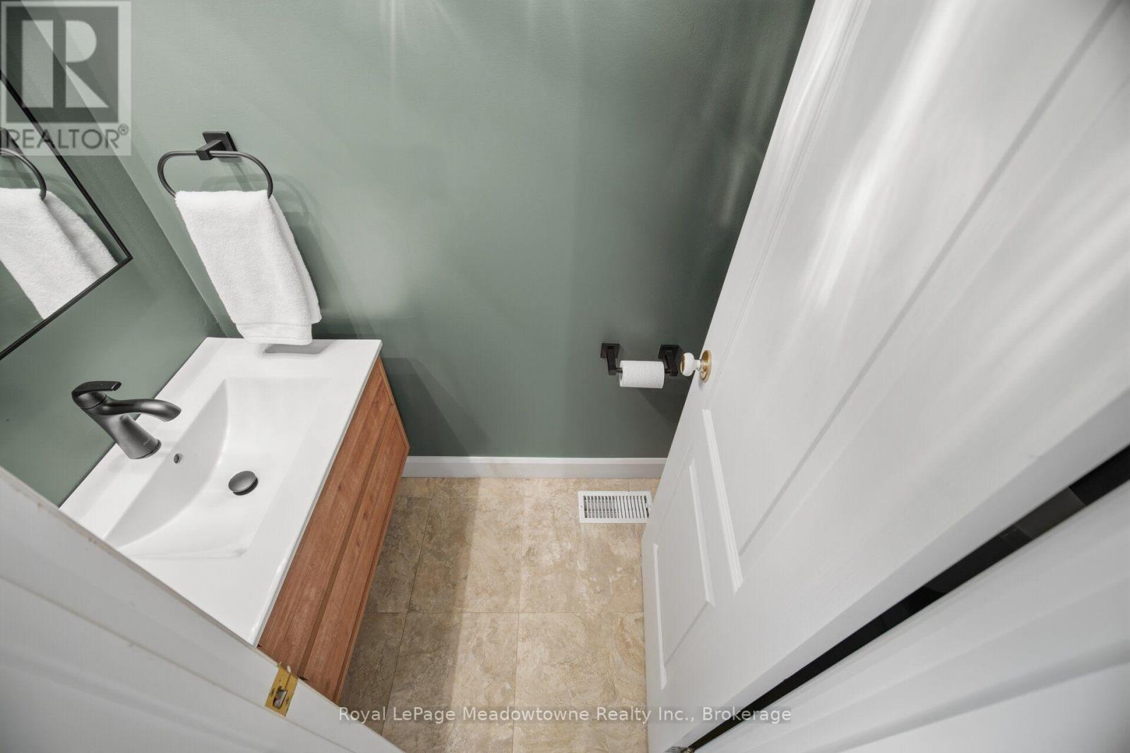 Photo of 322 KINGSWAY PLACE