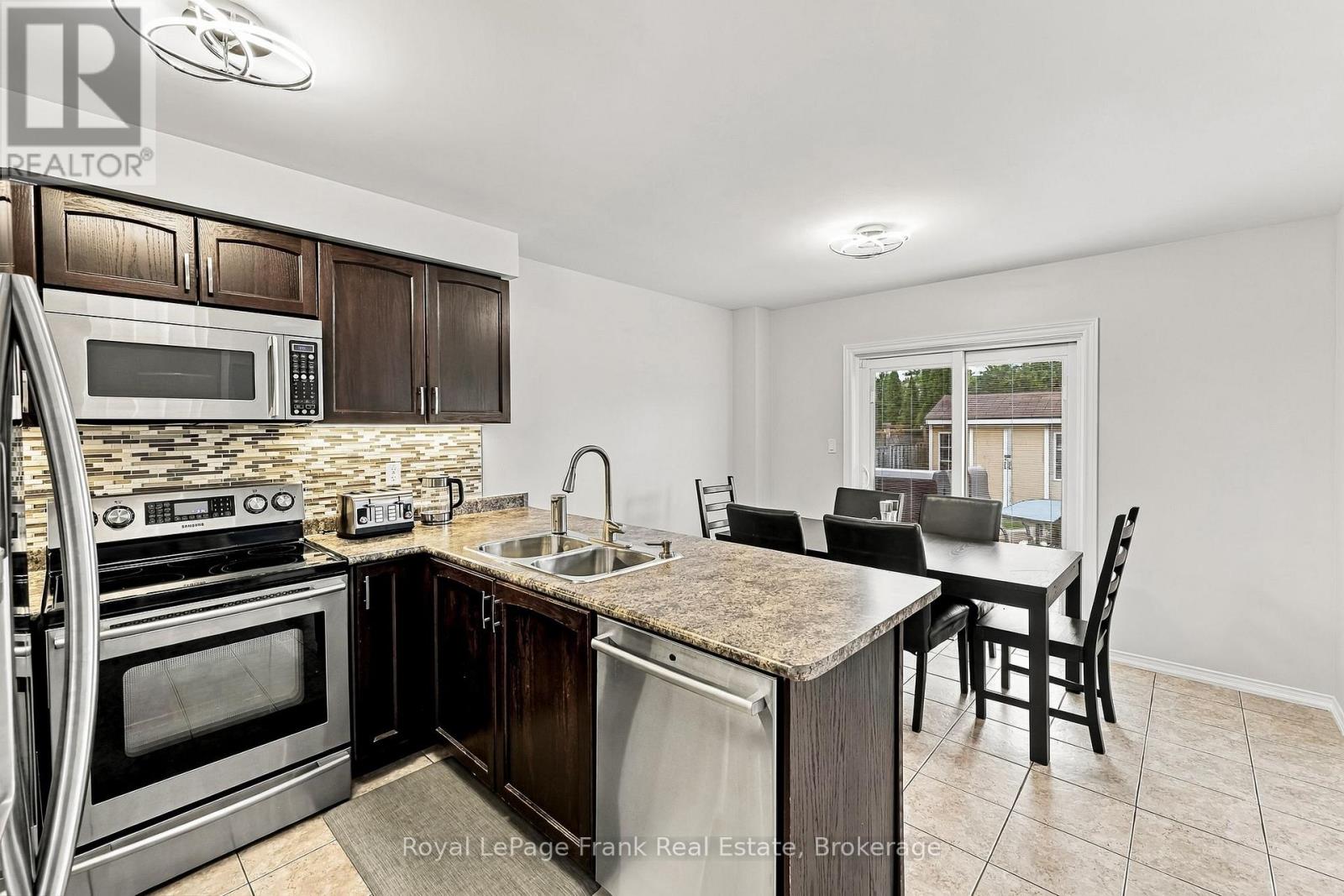 10 Oceanpearl Crescent, Whitby, ON photo 16
