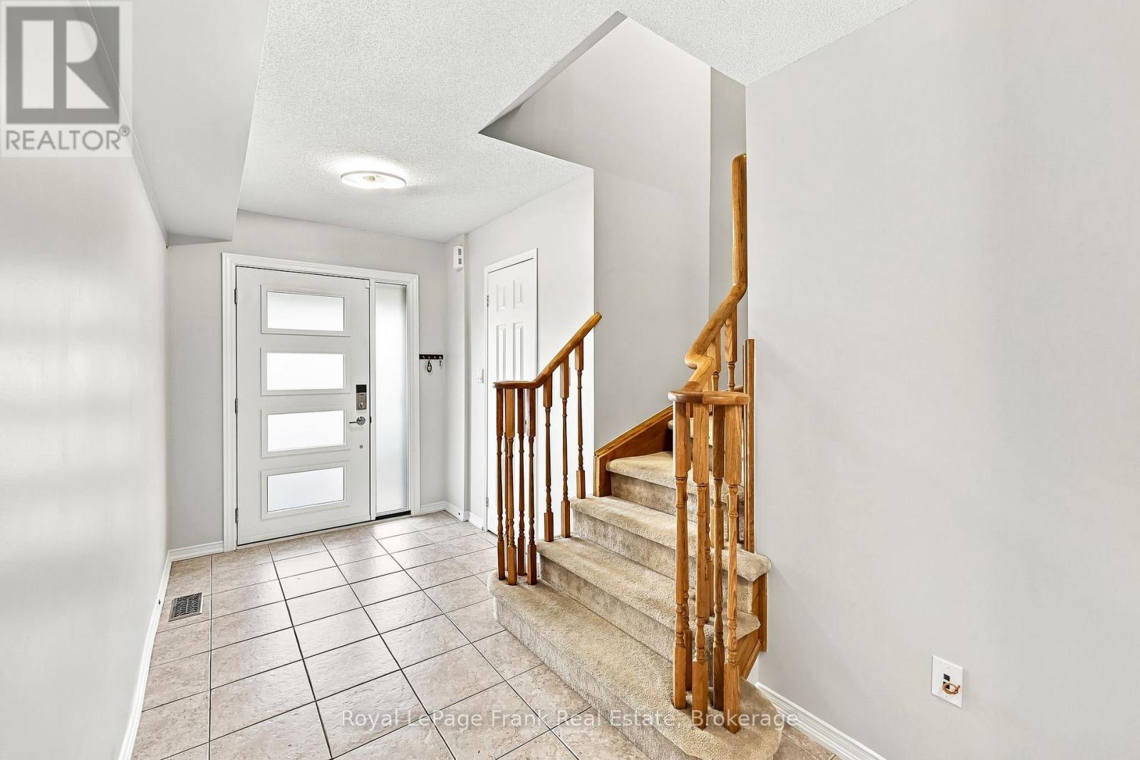 10 Oceanpearl Crescent, Whitby, ON photo 6