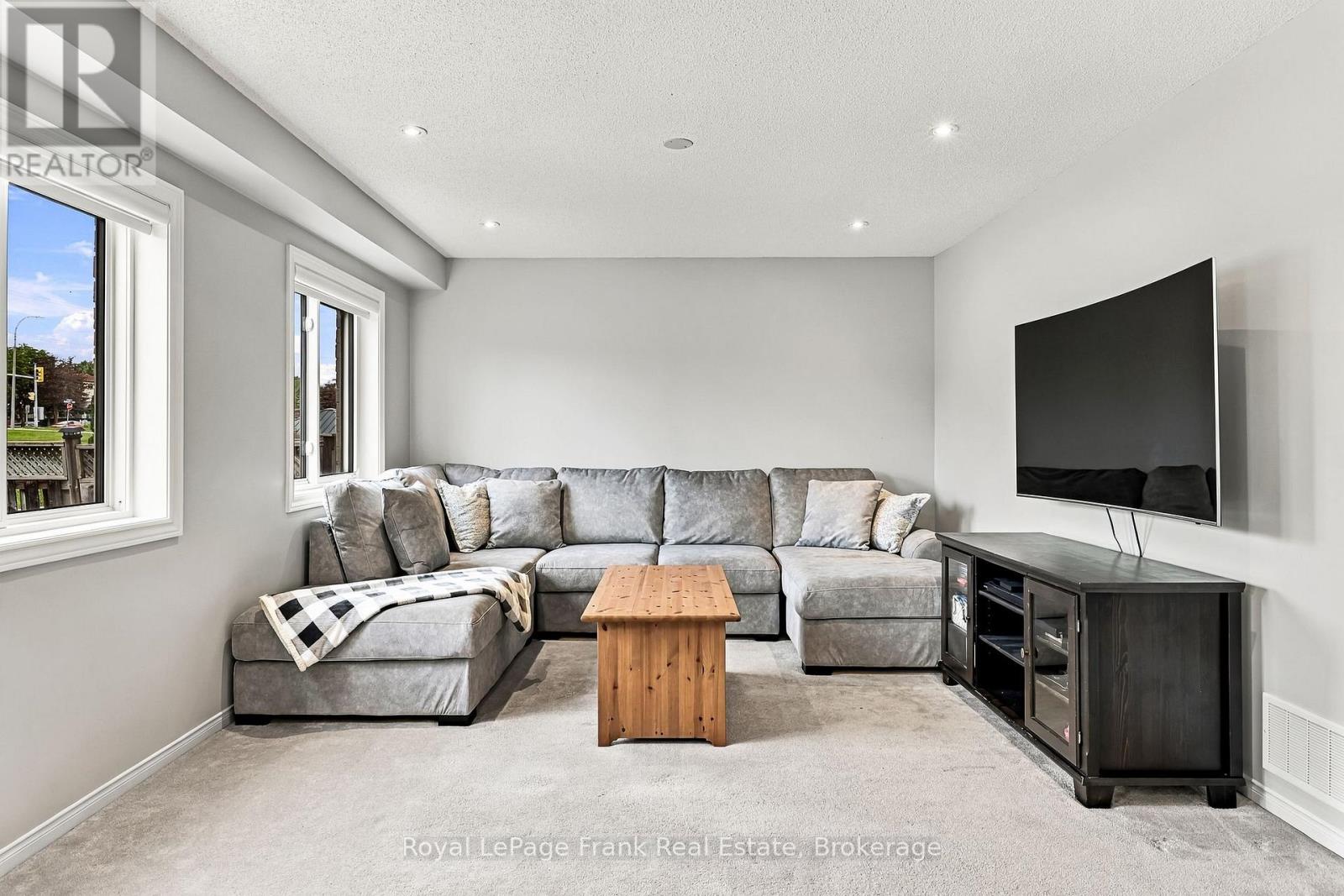 10 Oceanpearl Crescent, Whitby, ON photo 8