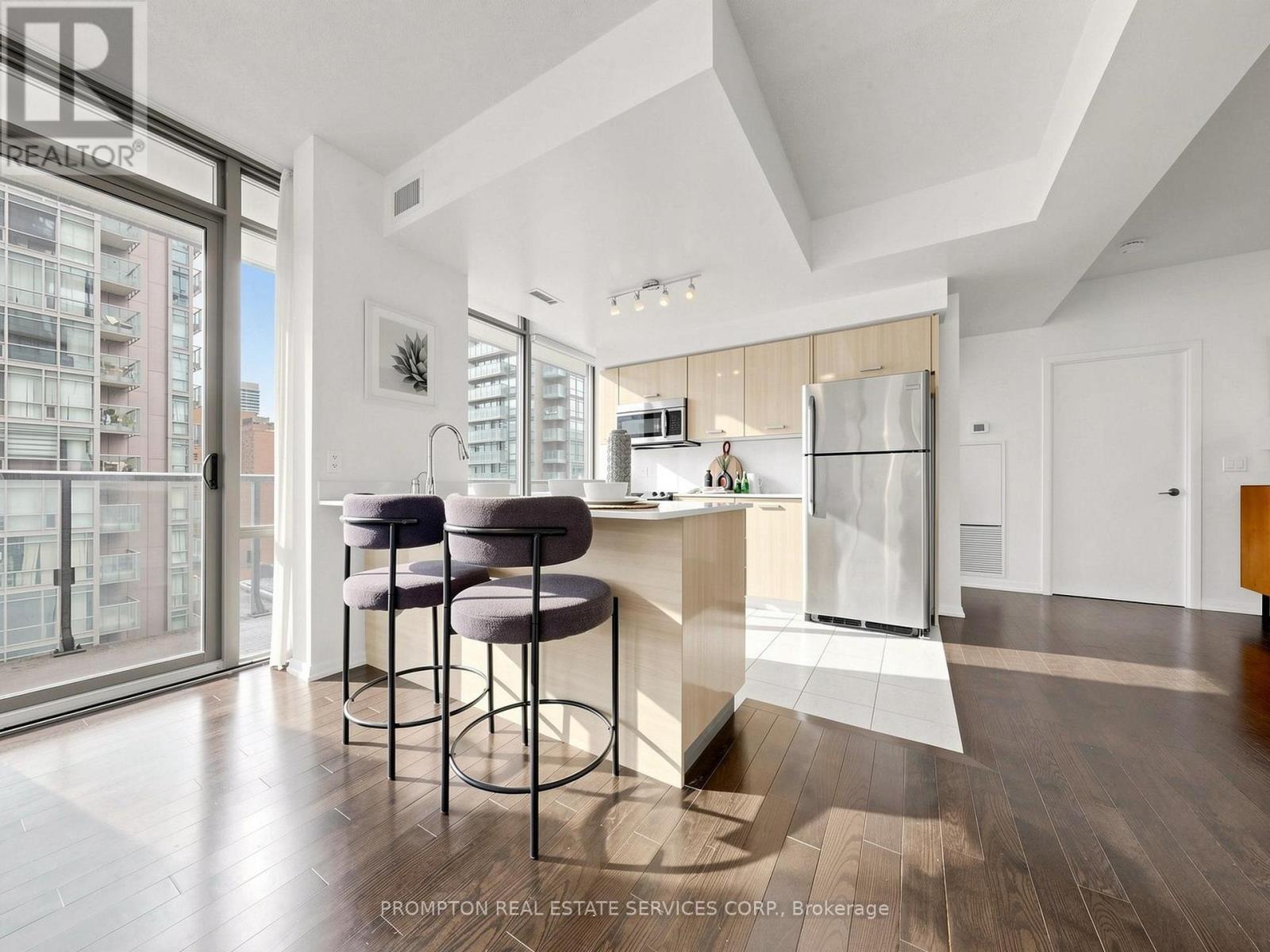 905- 832 Bay Street, Toronto, ON photo 14