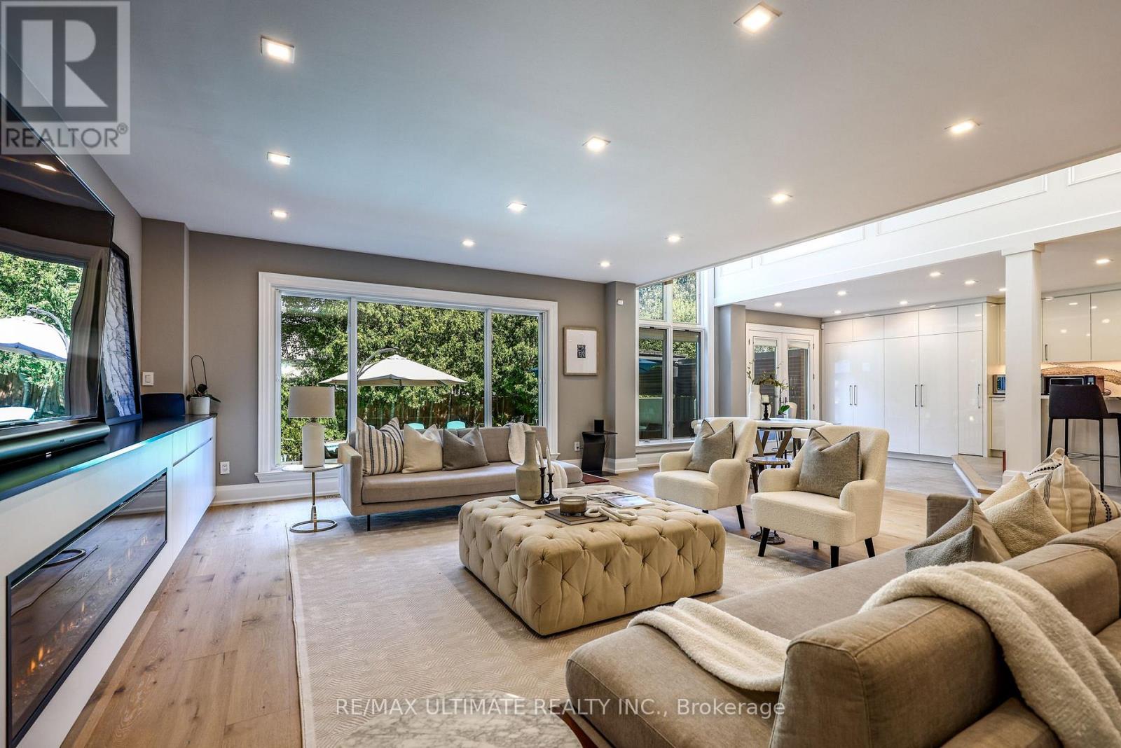 10 Field Avenue, Toronto, ON photo 12