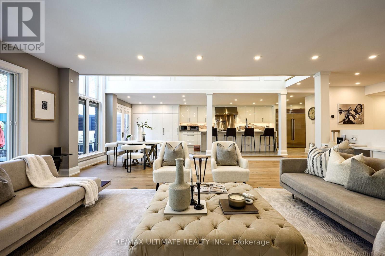 10 Field Avenue, Toronto, ON photo 13