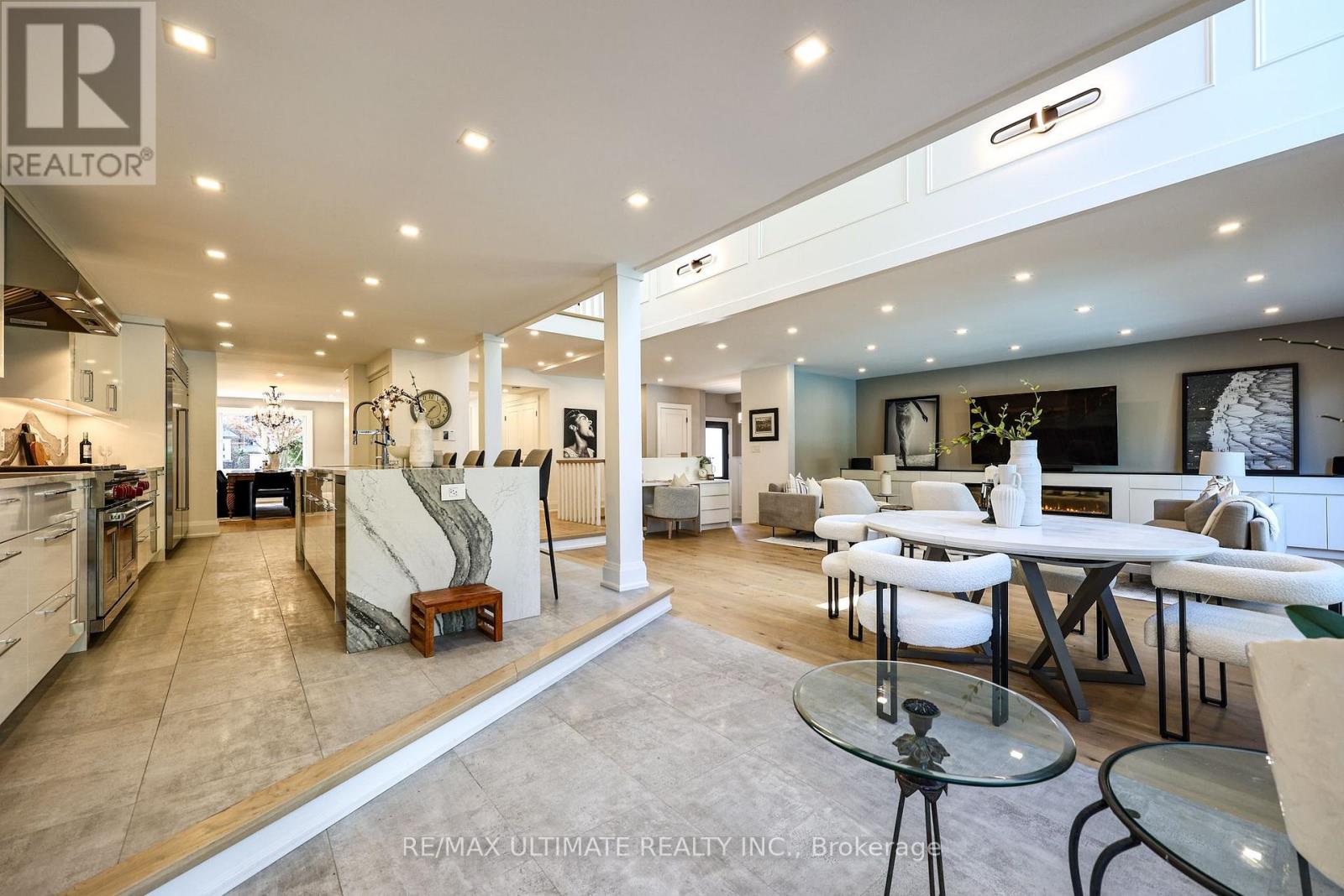 10 Field Avenue, Toronto, ON photo 16