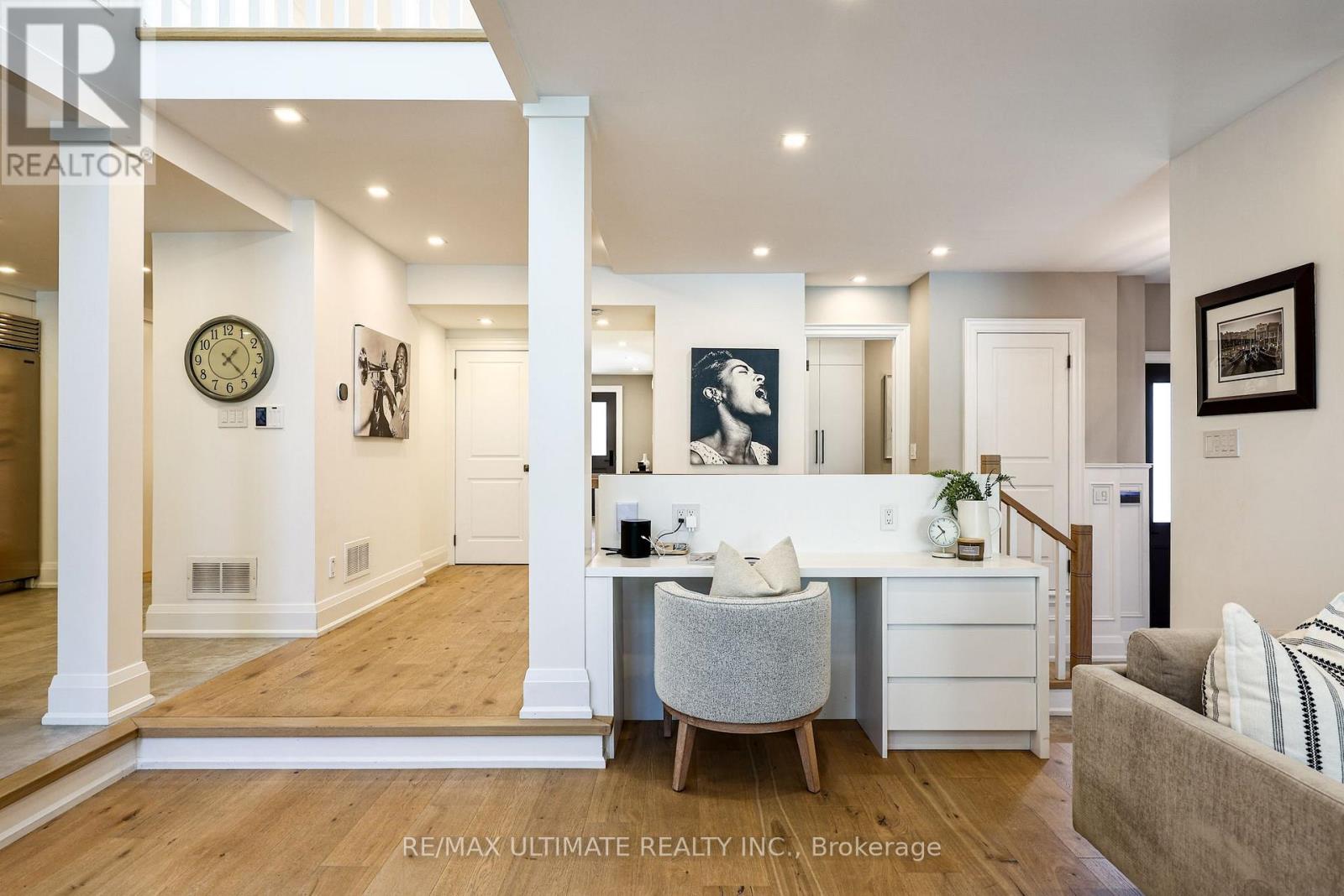 10 Field Avenue, Toronto, ON photo 18
