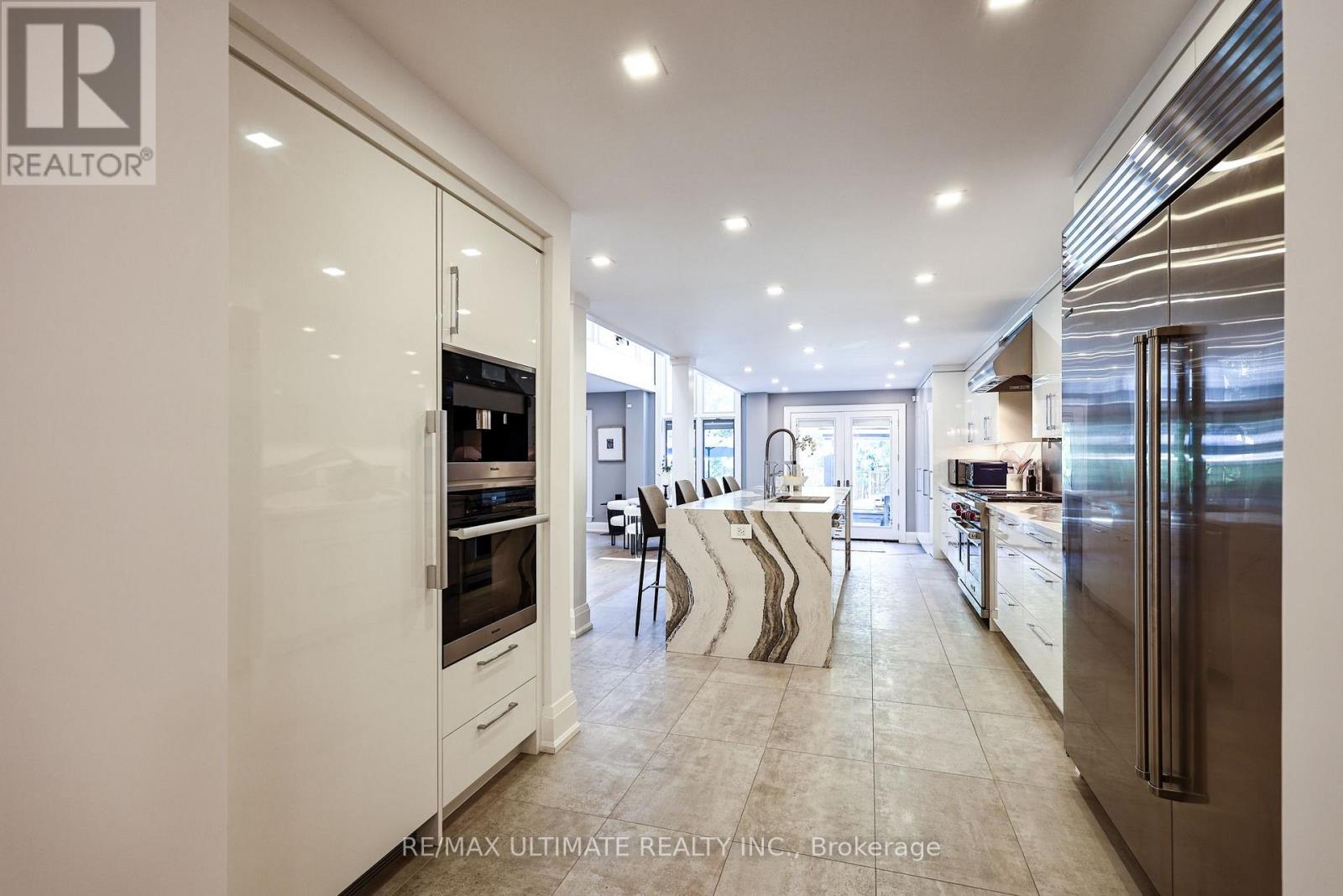10 Field Avenue, Toronto, ON photo 21