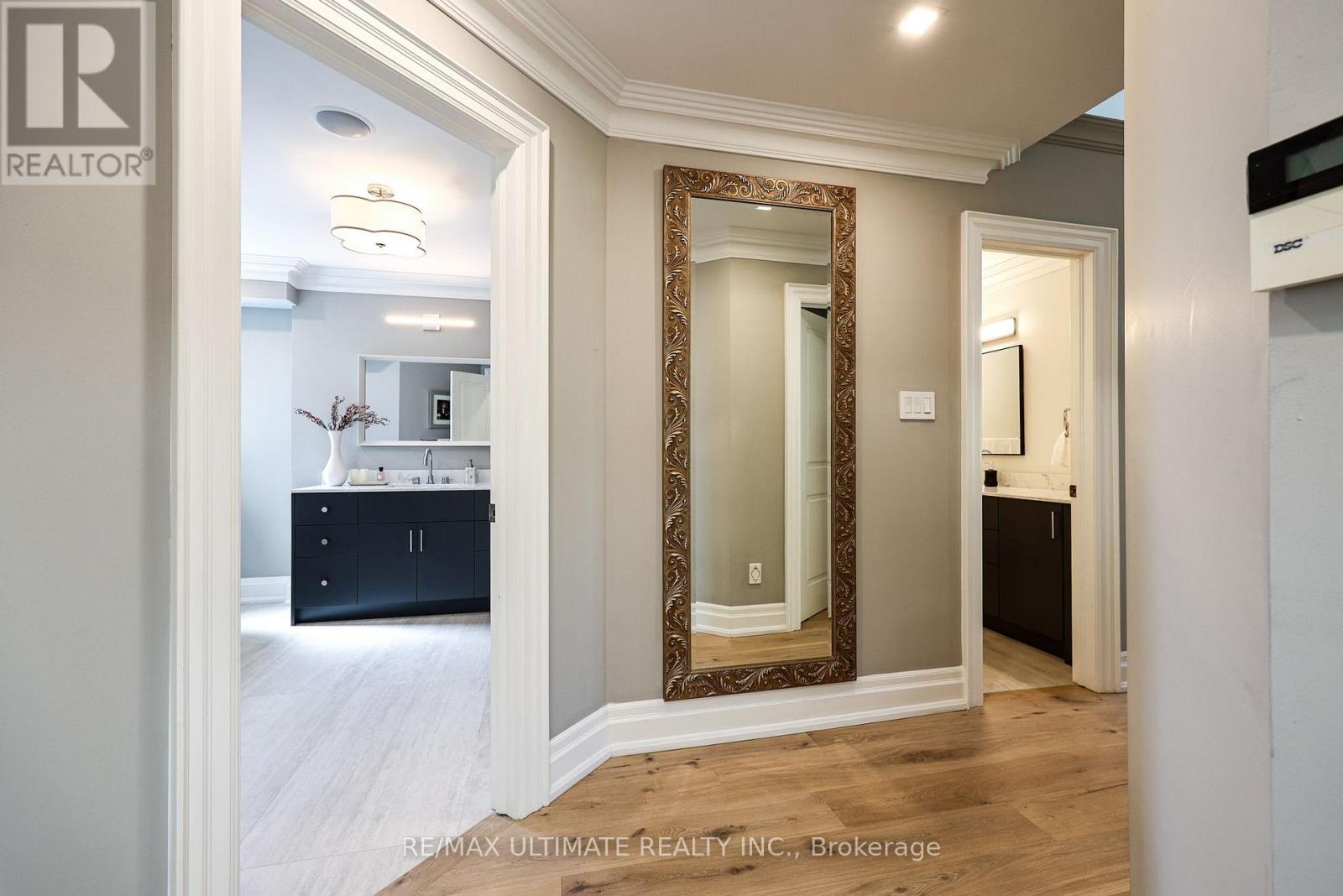 10 Field Avenue, Toronto, ON photo 35