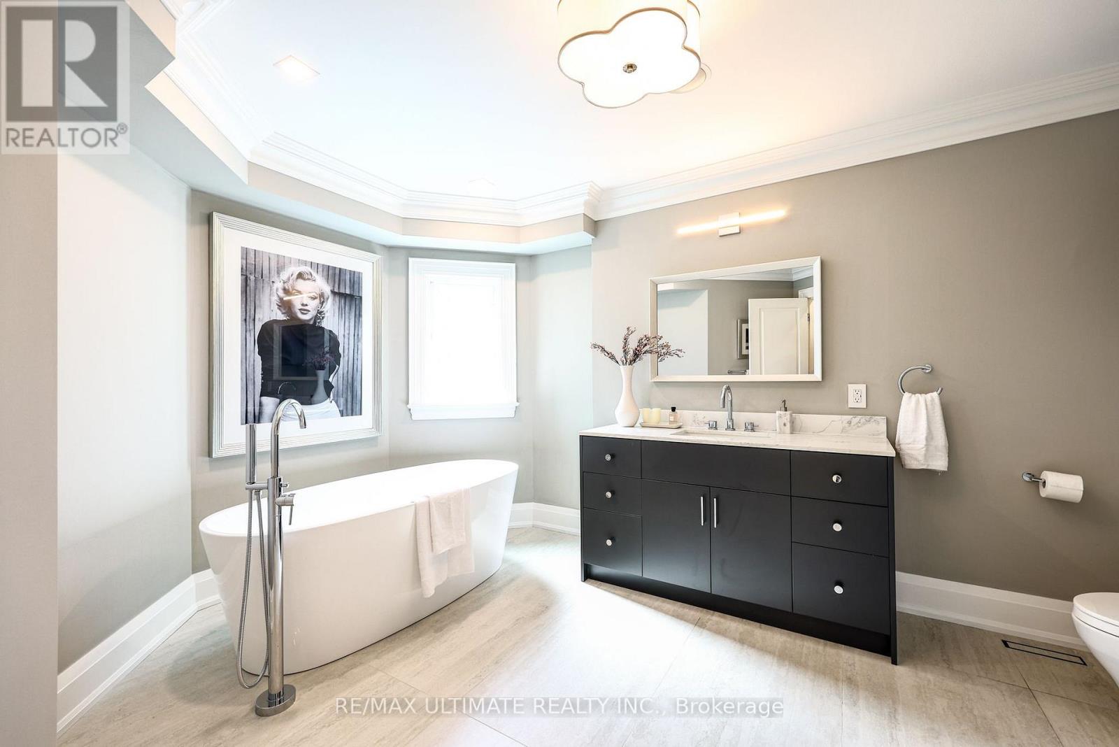10 Field Avenue, Toronto, ON photo 36