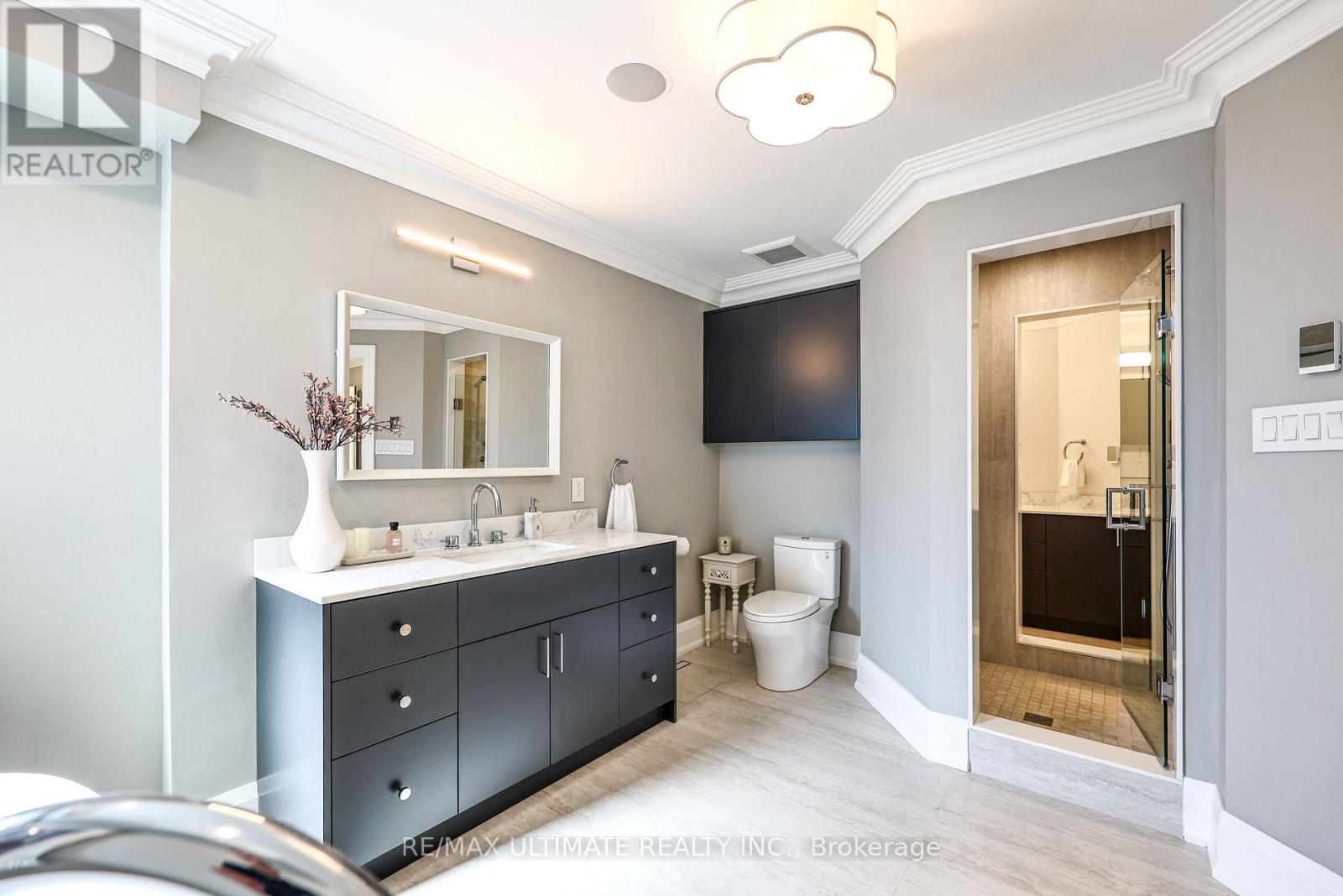 10 Field Avenue, Toronto, ON photo 37