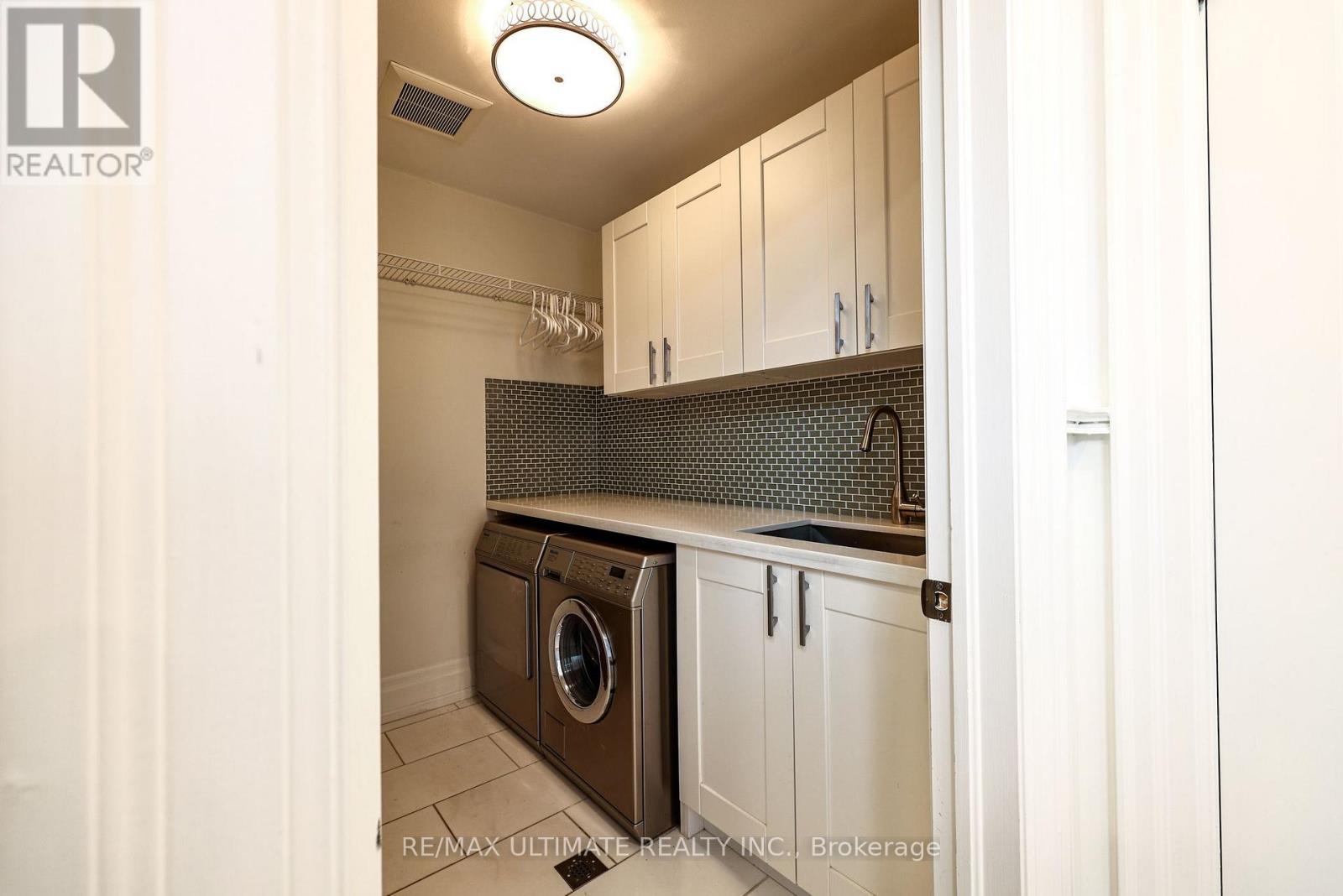 10 Field Avenue, Toronto, ON photo 39