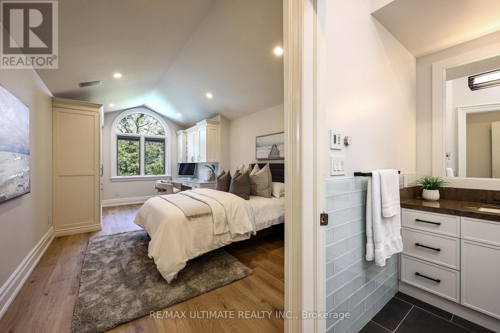 10 Field Avenue, Toronto, ON photo 40