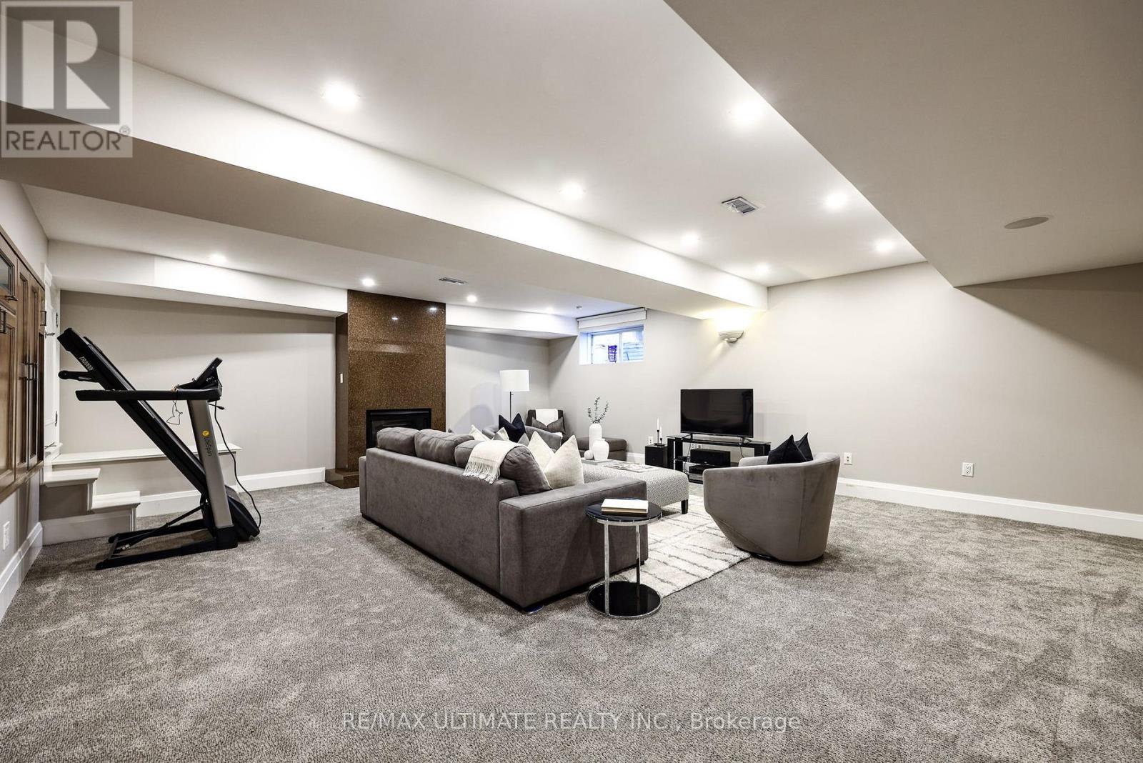 10 Field Avenue, Toronto, ON photo 48