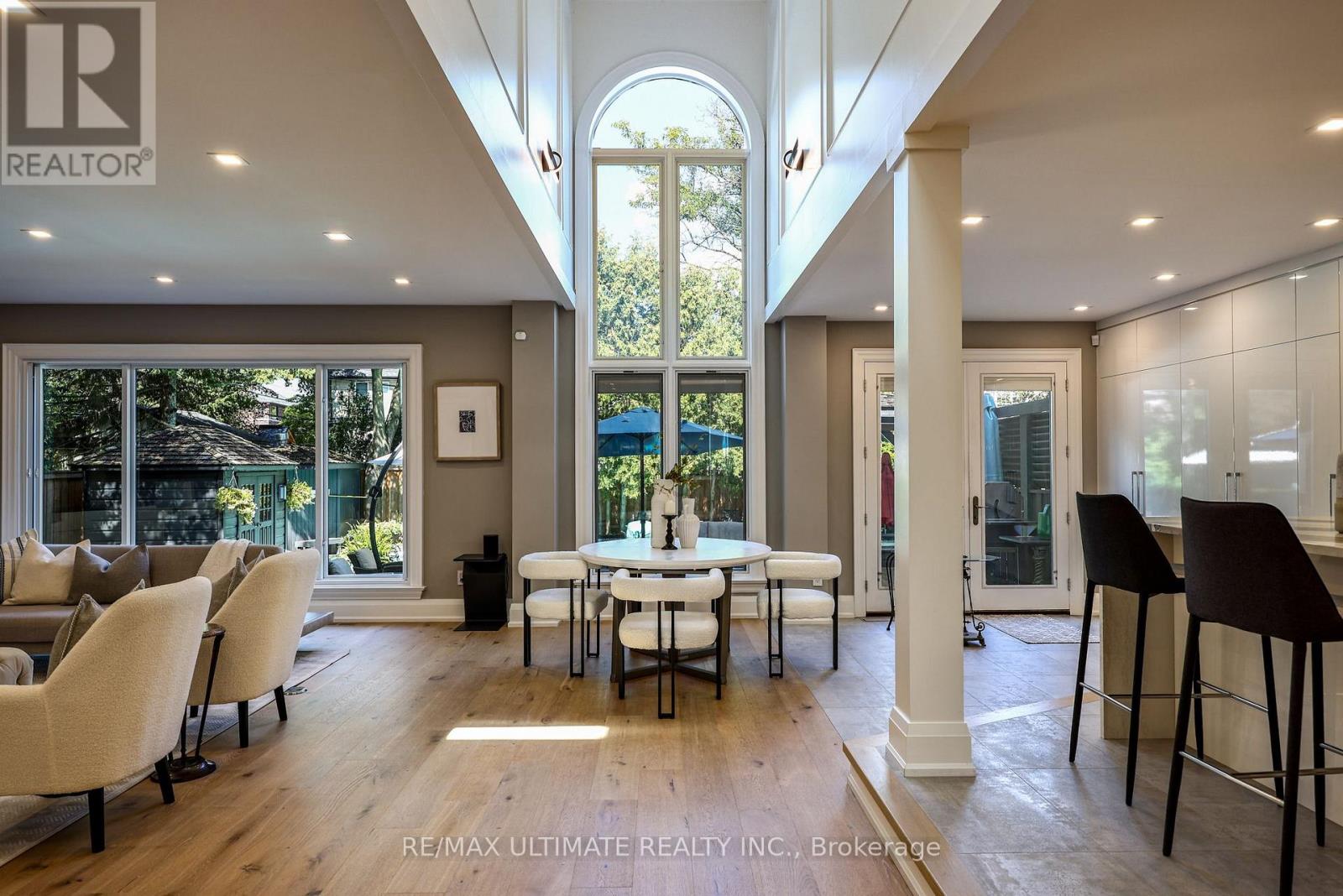 10 Field Avenue, Toronto, ON photo 9