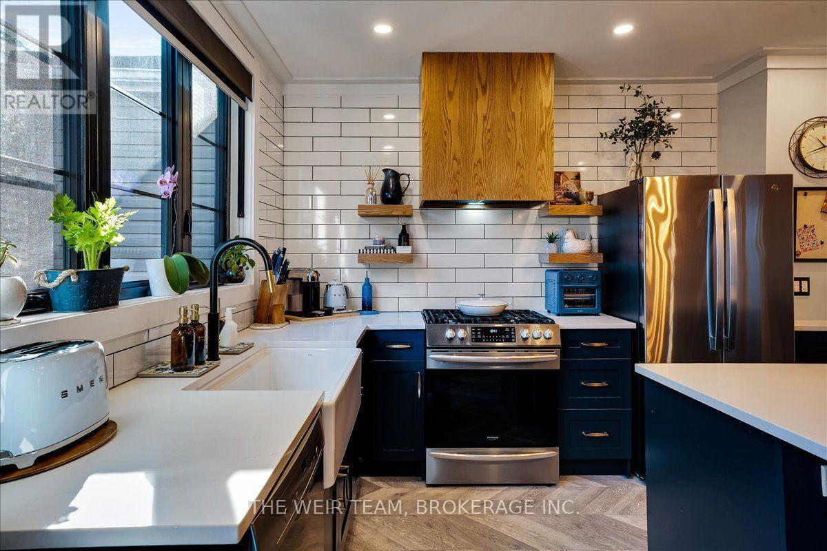 13 Amroth Avenue, Toronto, ON photo 7