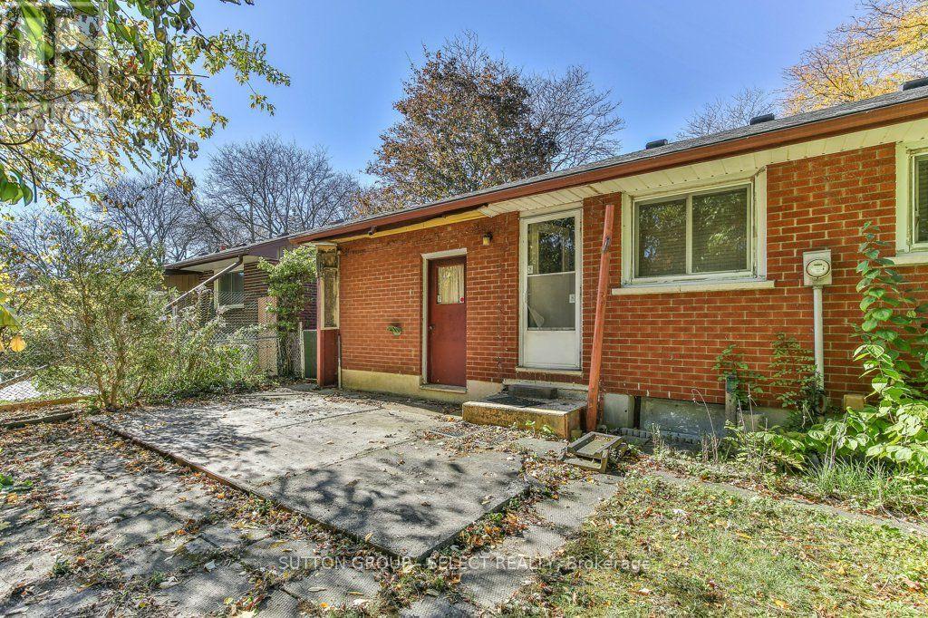 88 EBURY CRESCENT - 32